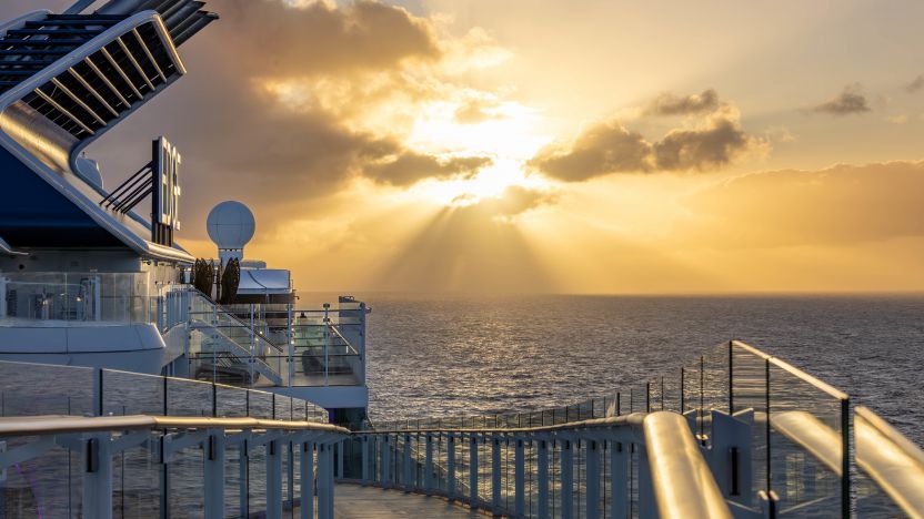 Celebrity_Edge_Walking