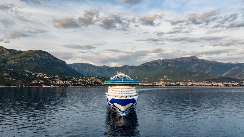 Sun Princess, Front